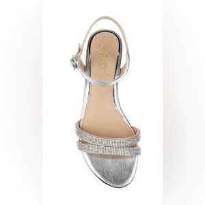 ⭐️BADGLEY MISCHKA BRIDGET SILVER METALLIC SANDALS NIB